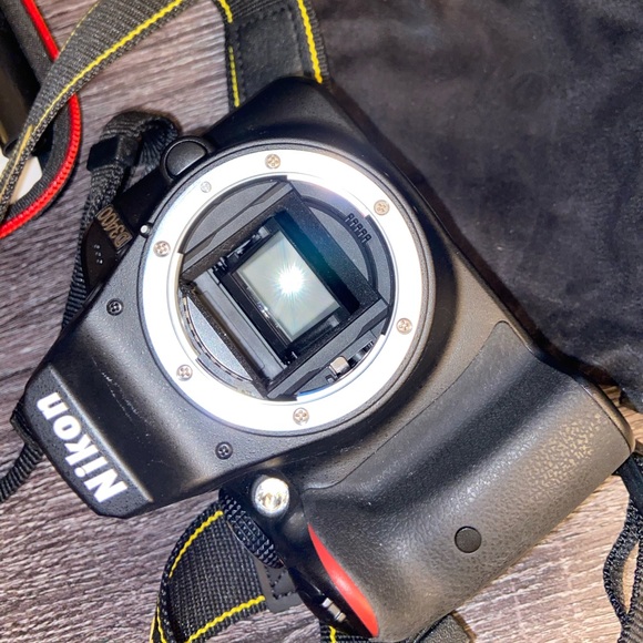 Nikon 3400 DSLR camera - Picture 8 of 15